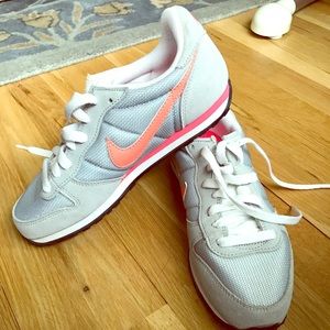 Nike sneakers size 7